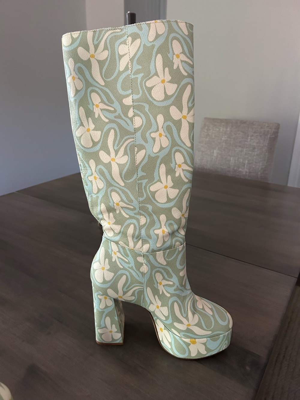 Larroudé Biba Tall Knee High Floral in Tea Flower.  Size 36.5. Very good conditi